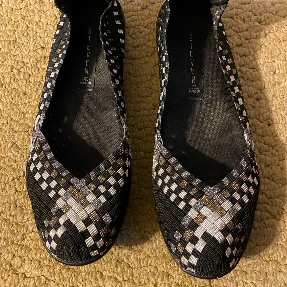 Steve Madden stretch shoe . 8.5.